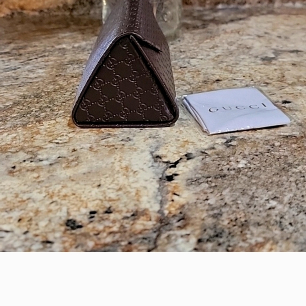 Gucci Brown Monogram Sunglasses Case - Picture 2 of 7